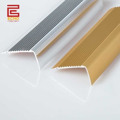 L şeklindeki Metal Kelepçe Merdivenleri Kenar Çizgi Adım Kenarlık Kaplama Çizgi Profiller